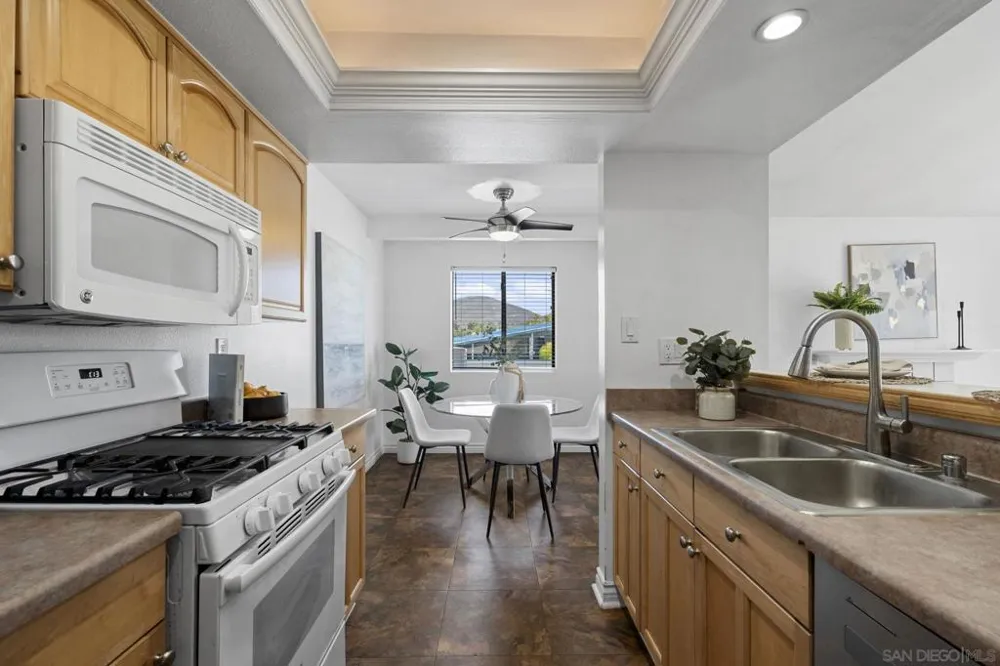 9409 Fairgrove Lane #204 San Diego, CA 92129