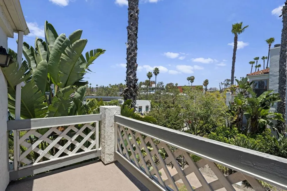 9409 Fairgrove Lane #204 San Diego, CA 92129