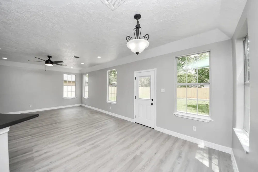 1105 E Kyle Road Clute, TX 77531