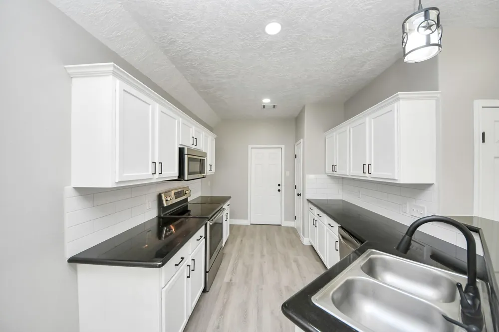1105 E Kyle Road Clute, TX 77531