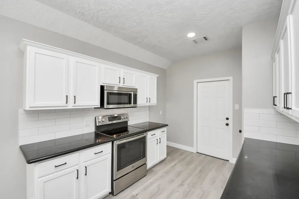 1105 E Kyle Road Clute, TX 77531