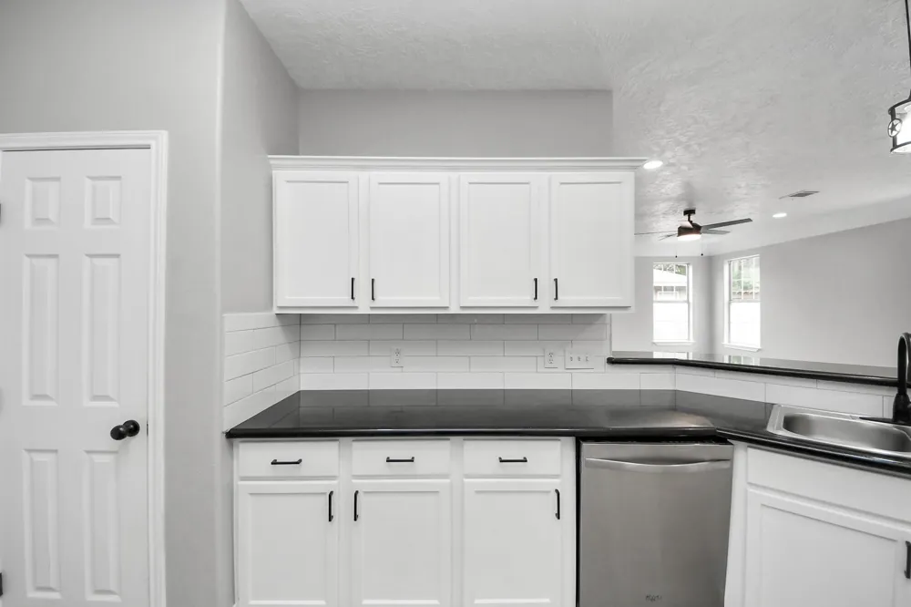 1105 E Kyle Road Clute, TX 77531