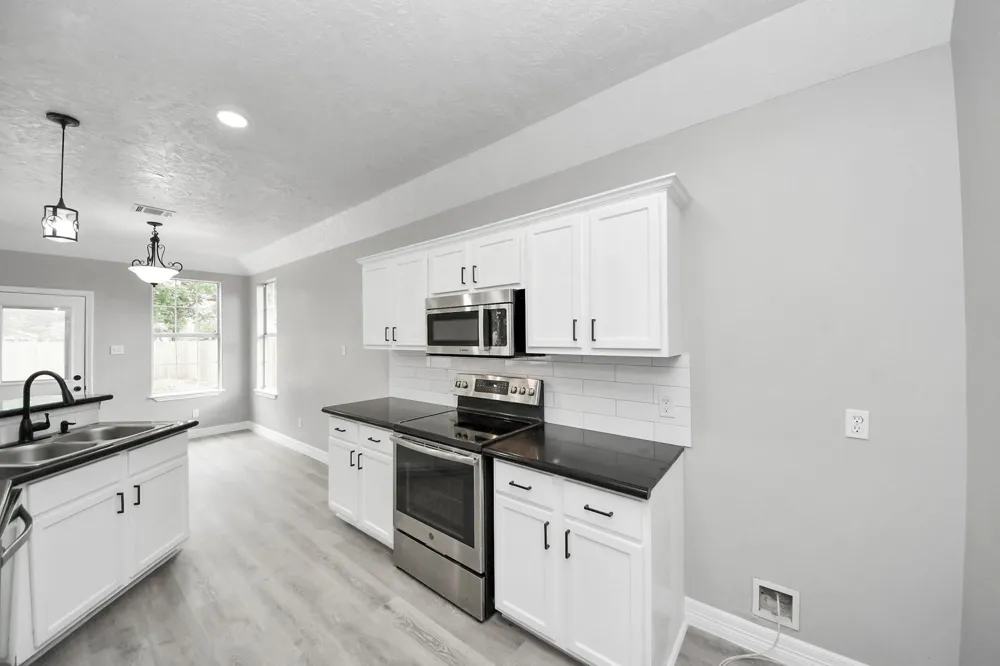 1105 E Kyle Road Clute, TX 77531