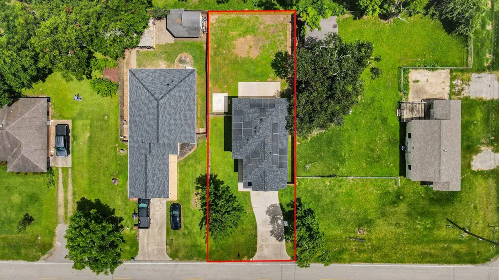 1105 E Kyle Road Clute, TX 77531