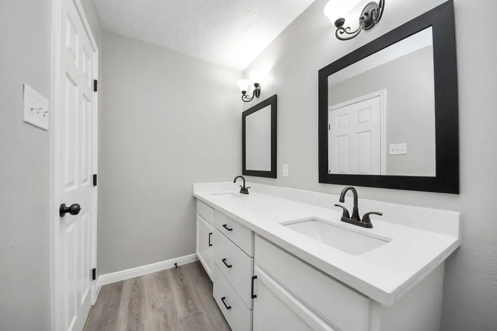 1105 E Kyle Road Clute, TX 77531
