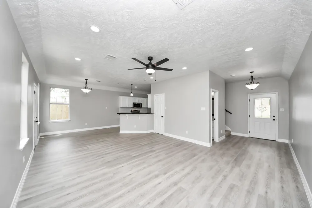 1105 E Kyle Road Clute, TX 77531