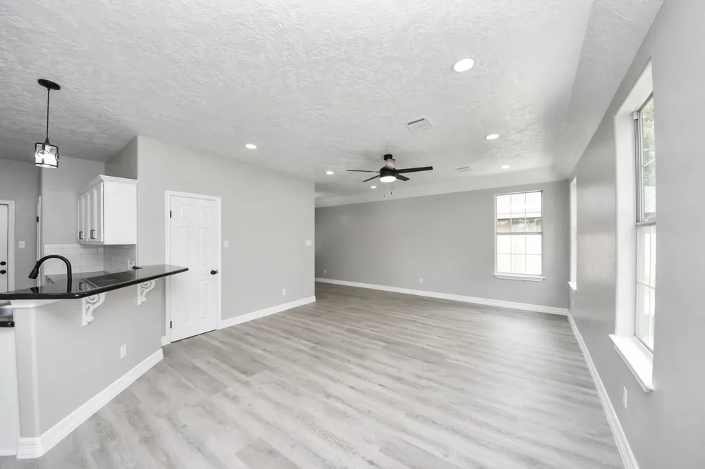 1105 E Kyle Road Clute, TX 77531