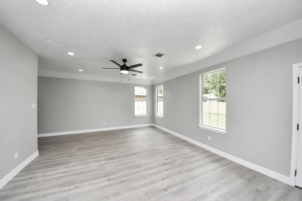1105 E Kyle Road Clute, TX 77531