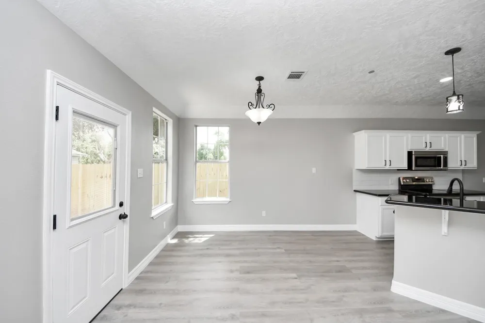 1105 E Kyle Road Clute, TX 77531