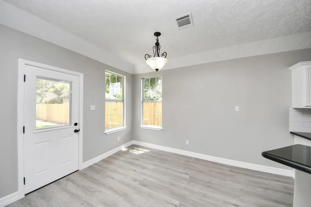 1105 E Kyle Road Clute, TX 77531