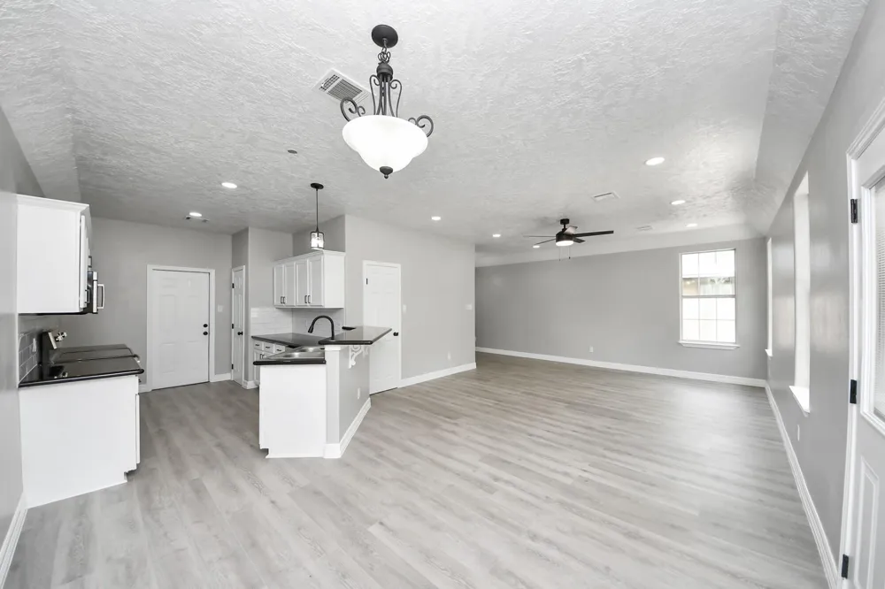 1105 E Kyle Road Clute, TX 77531