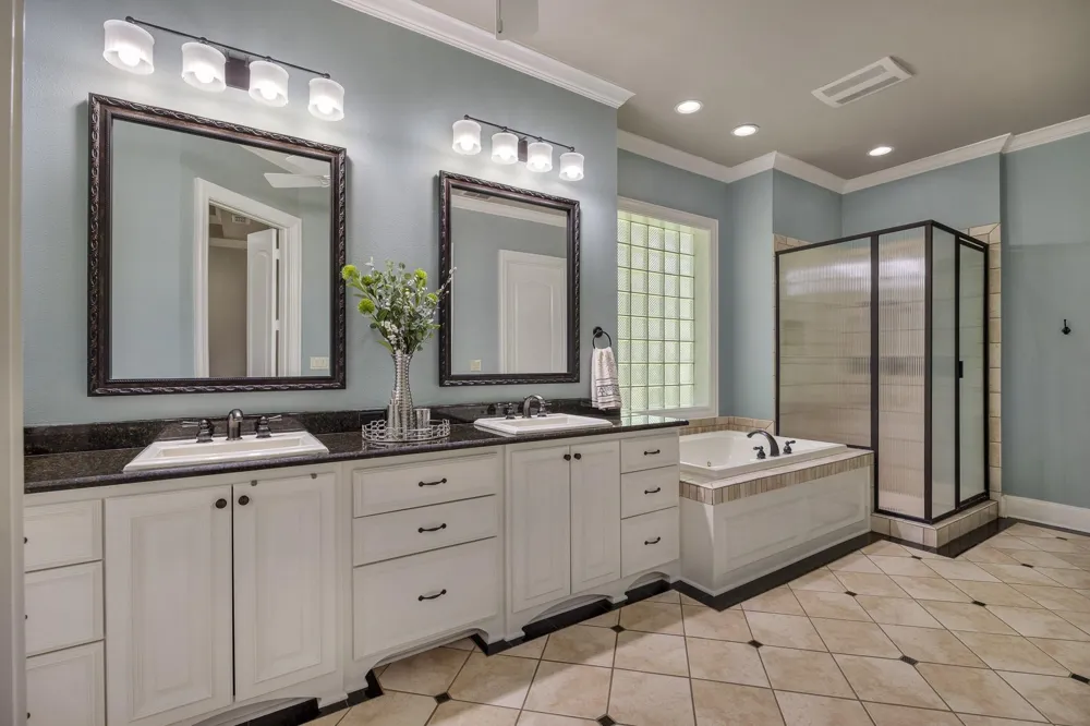 1915 Stonegate Valley Drive Tyler, TX 75703
