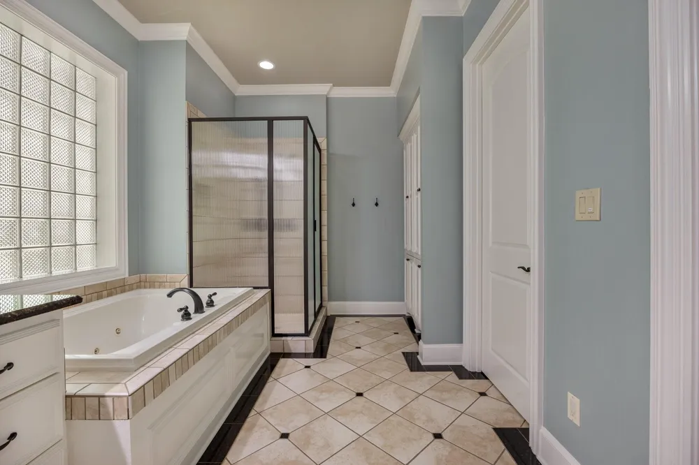 1915 Stonegate Valley Drive Tyler, TX 75703