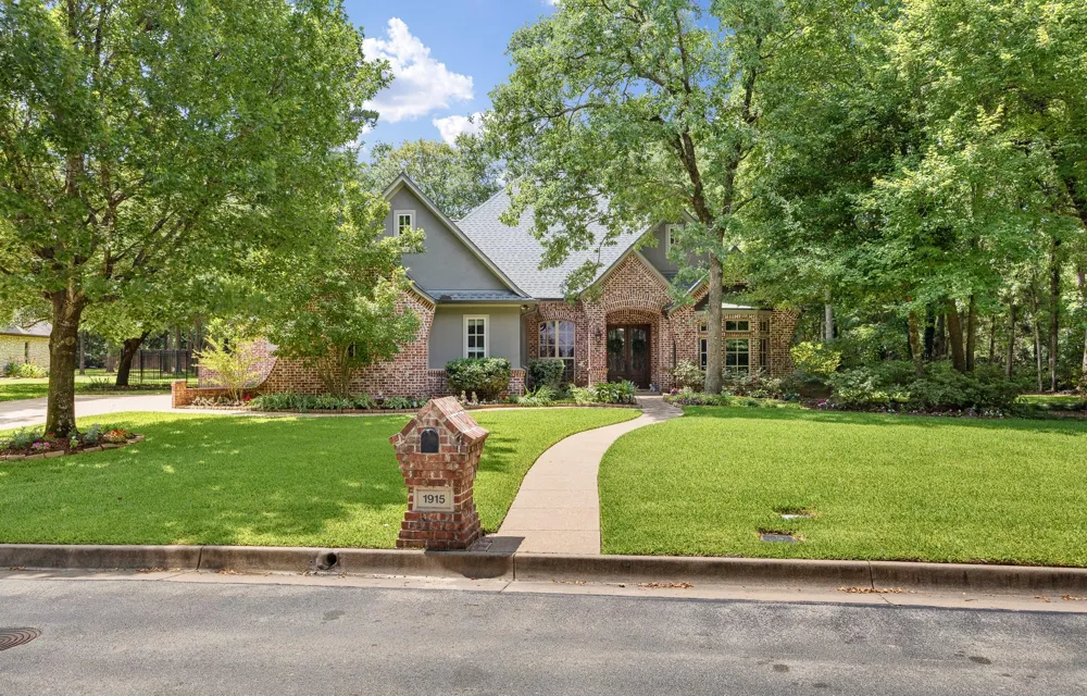 1915 Stonegate Valley Drive Tyler, TX 75703