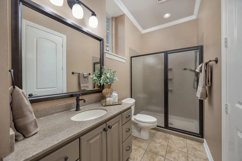 1915 Stonegate Valley Drive Tyler, TX 75703