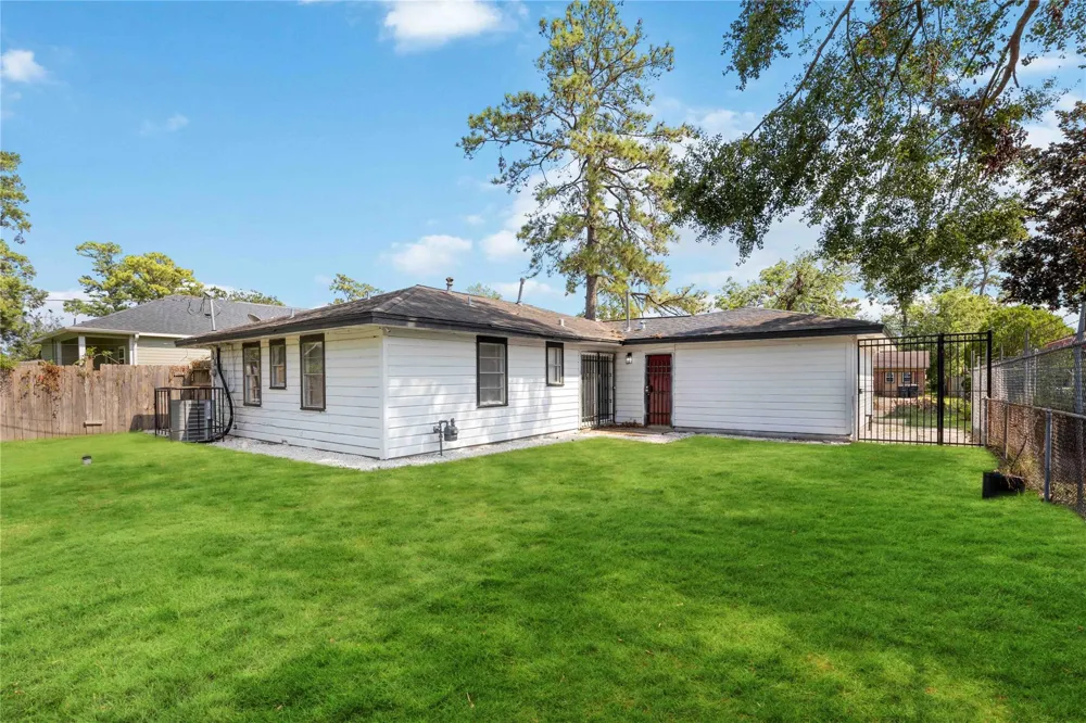 7639 Bigwood Street Houston, TX 77016
