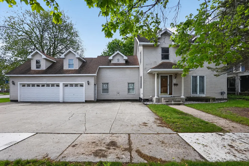 1109 S Genesee Drive Lansing, MI 48915