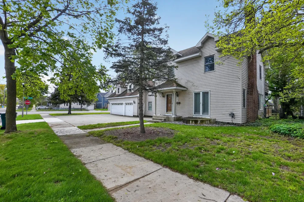 1109 S Genesee Drive Lansing, MI 48915
