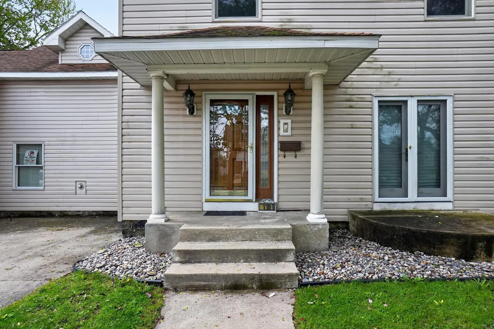 1109 S Genesee Drive Lansing, MI 48915