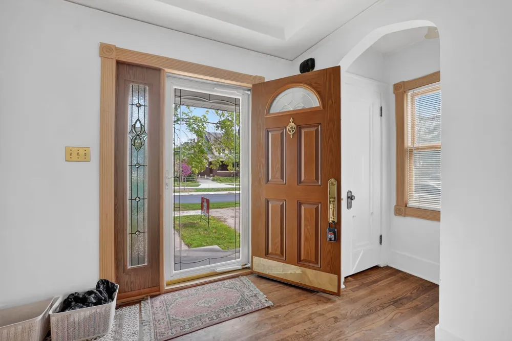1109 S Genesee Drive Lansing, MI 48915