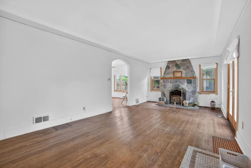 1109 S Genesee Drive Lansing, MI 48915