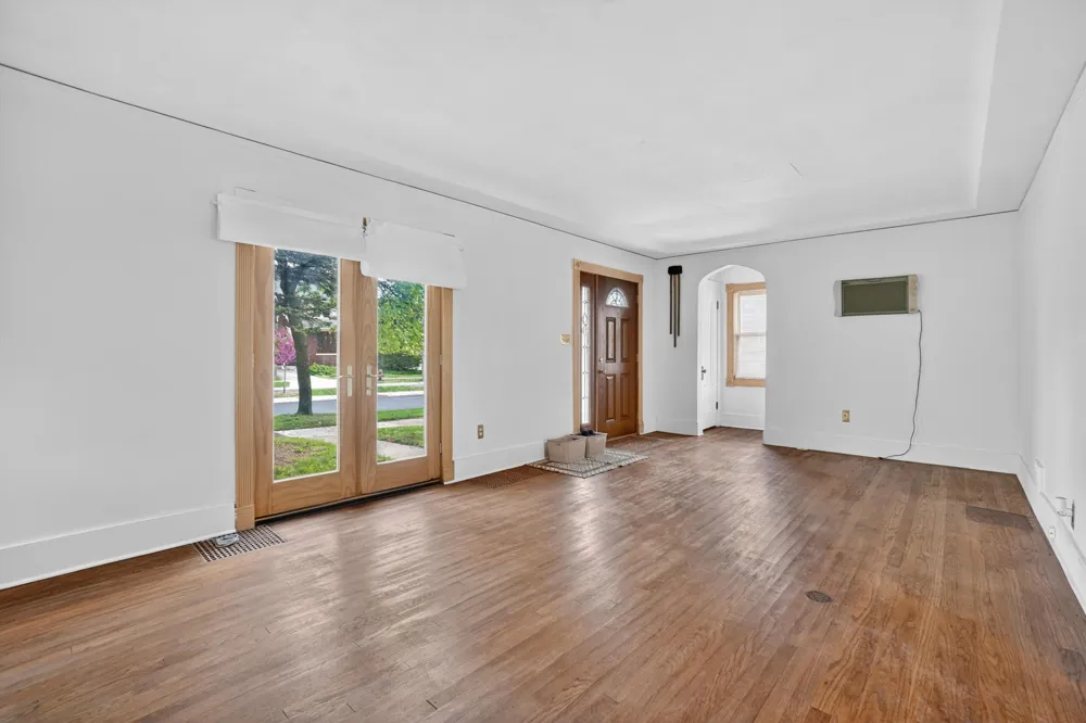 1109 S Genesee Drive Lansing, MI 48915