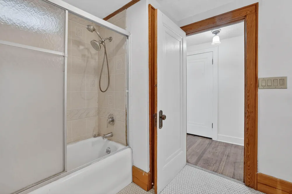 1109 S Genesee Drive Lansing, MI 48915