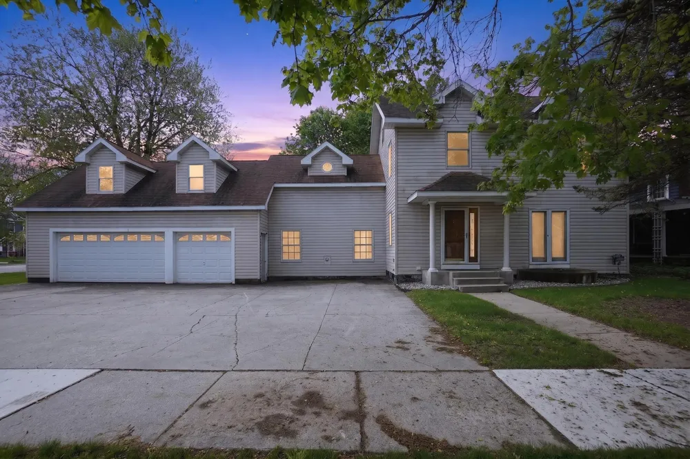 1109 S Genesee Drive Lansing, MI 48915