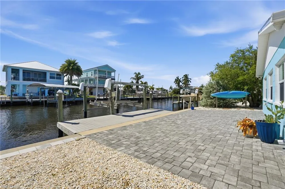 2691 Geary Street Matlacha, FL 33993