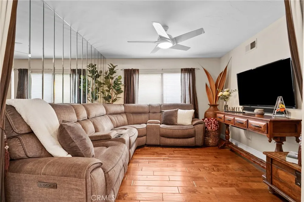 6325 Yolanda Tarzana, CA 91335