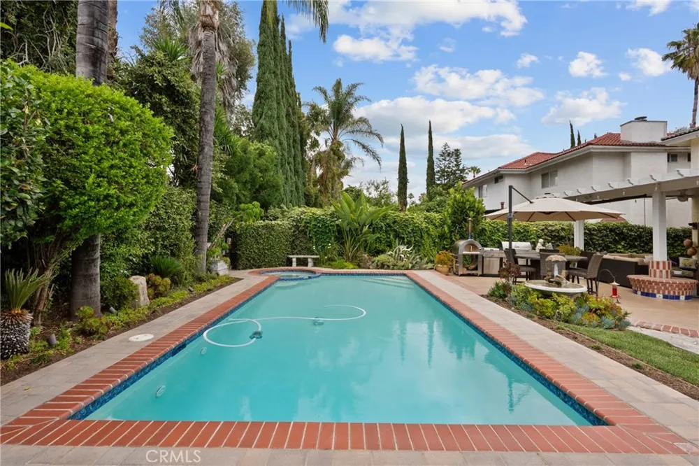 6325 Yolanda Tarzana, CA 91335