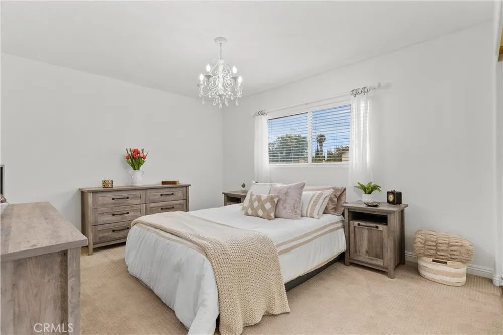 6325 Yolanda Tarzana, CA 91335