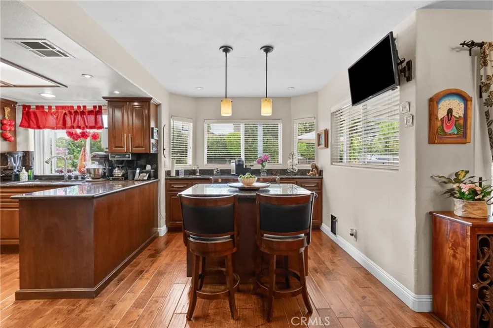 6325 Yolanda Tarzana, CA 91335