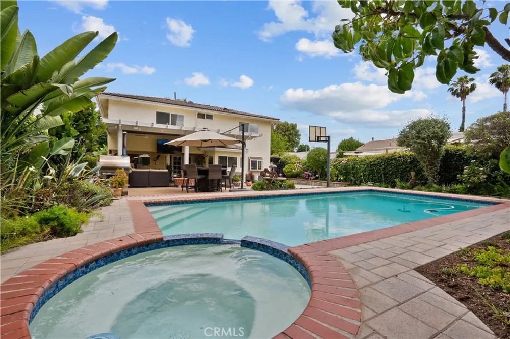 6325 Yolanda Tarzana, CA 91335