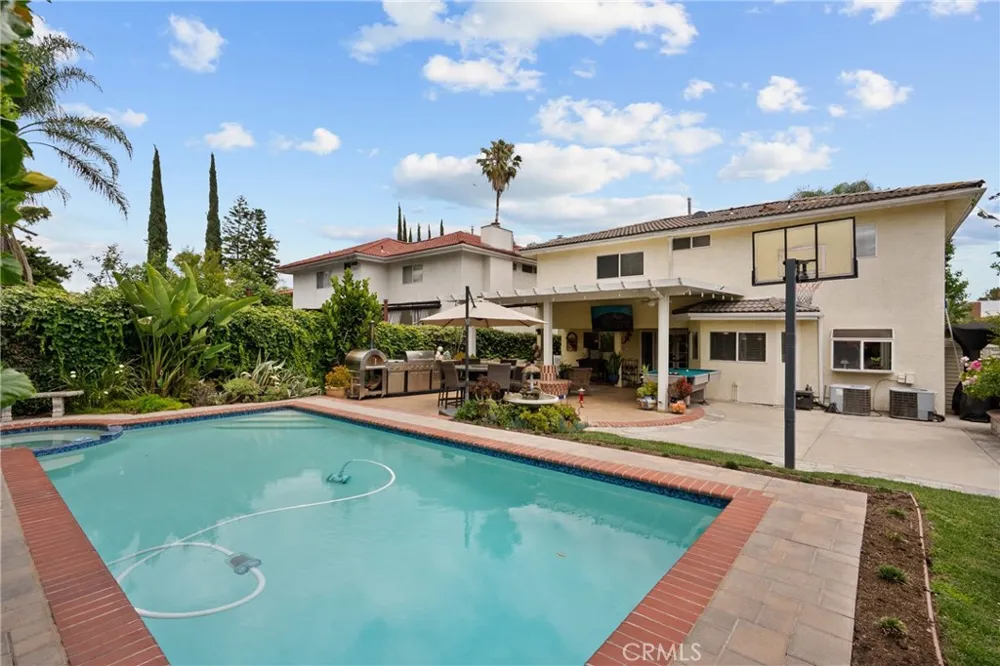 6325 Yolanda Tarzana, CA 91335