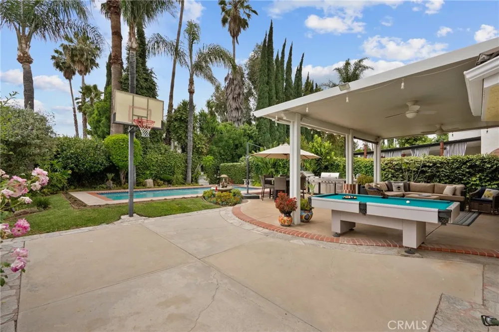 6325 Yolanda Tarzana, CA 91335
