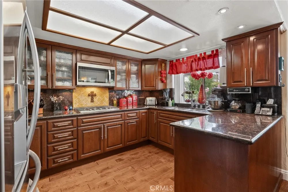 6325 Yolanda Tarzana, CA 91335