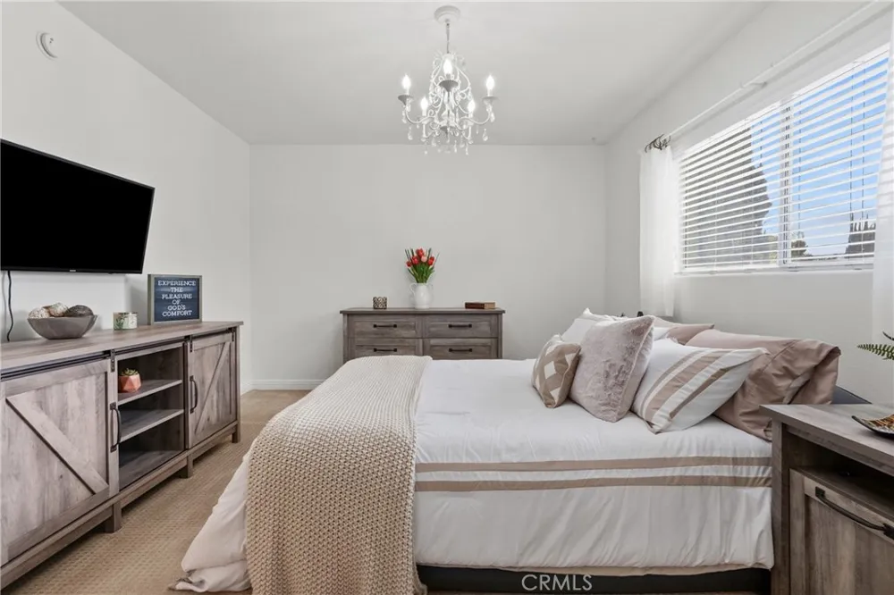 6325 Yolanda Tarzana, CA 91335