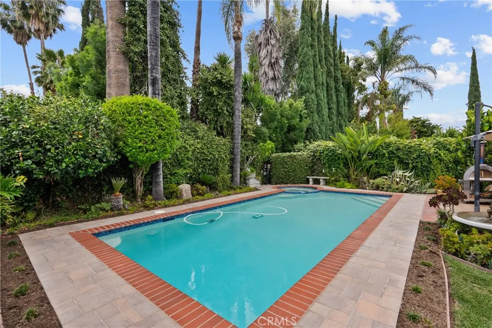 6325 Yolanda Tarzana, CA 91335