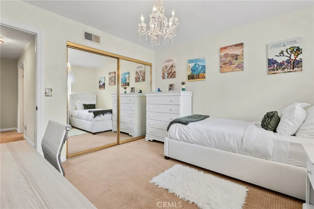 6325 Yolanda Tarzana, CA 91335