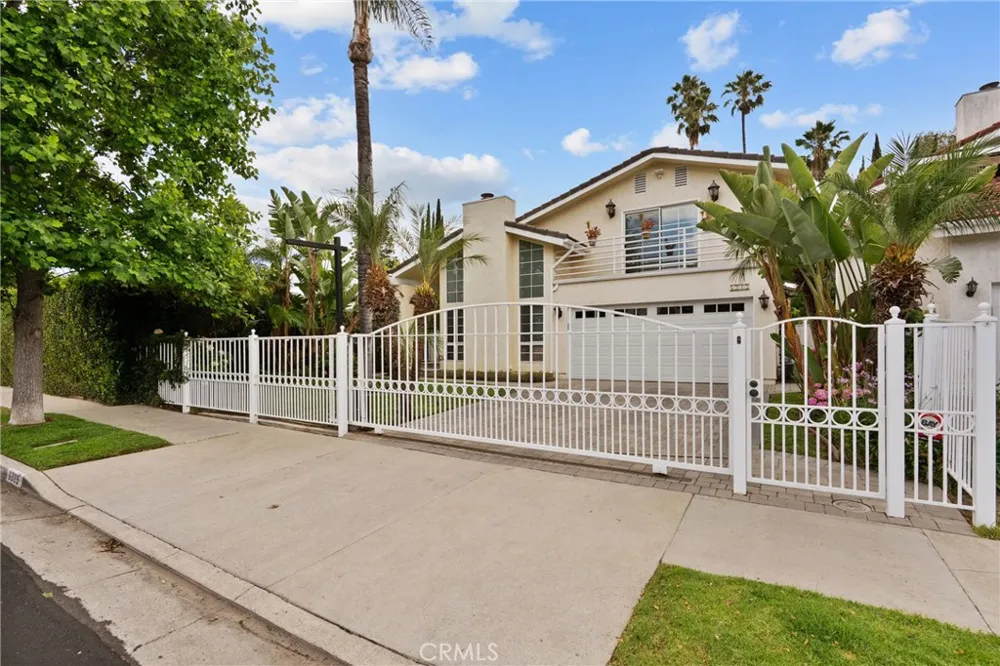 6325 Yolanda Tarzana, CA 91335