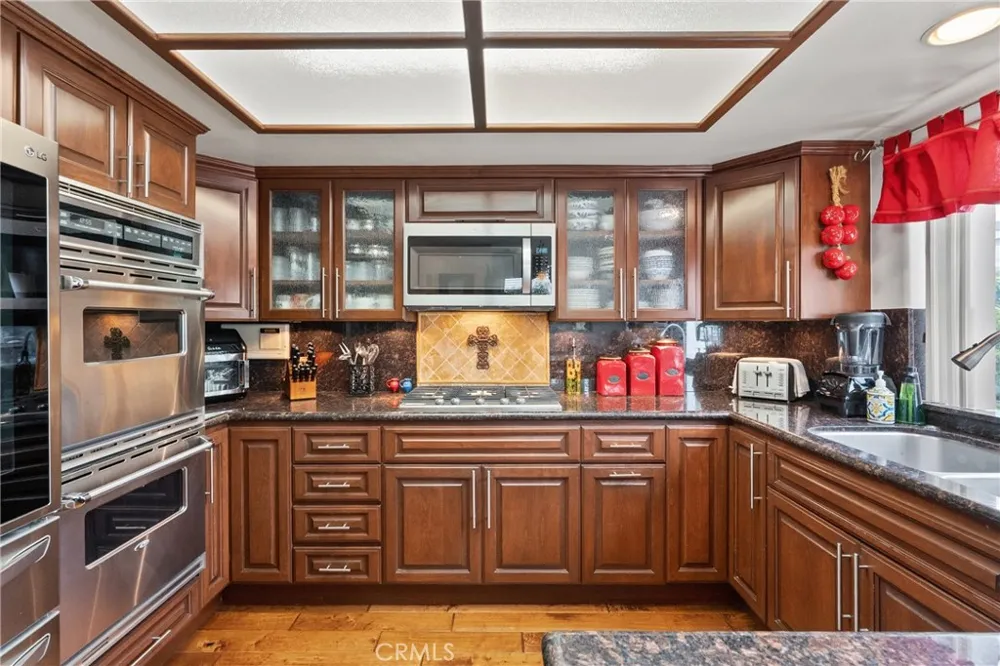 6325 Yolanda Tarzana, CA 91335