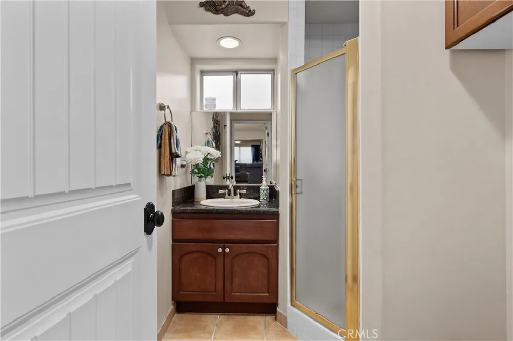 6325 Yolanda Tarzana, CA 91335