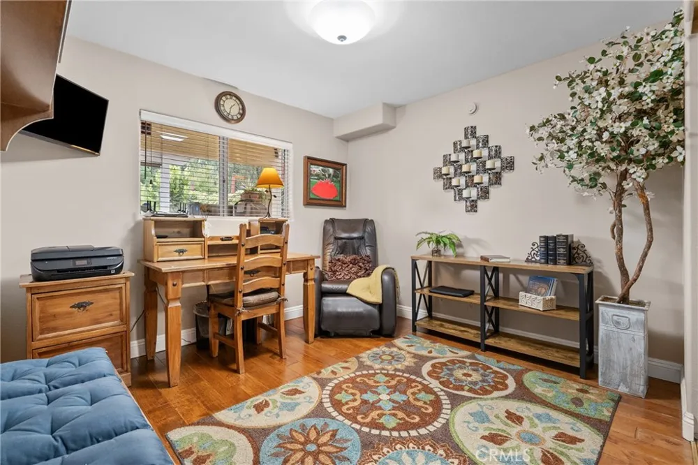 6325 Yolanda Tarzana, CA 91335