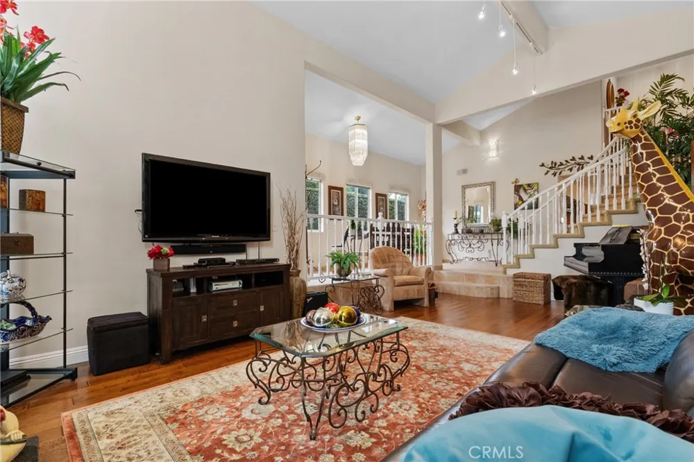 6325 Yolanda Tarzana, CA 91335