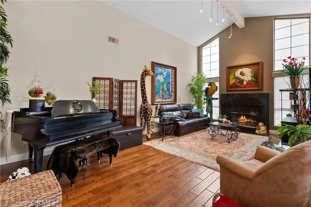 6325 Yolanda Tarzana, CA 91335