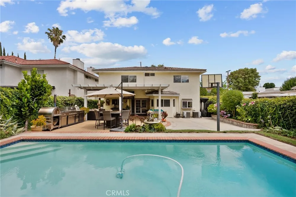 6325 Yolanda Tarzana, CA 91335
