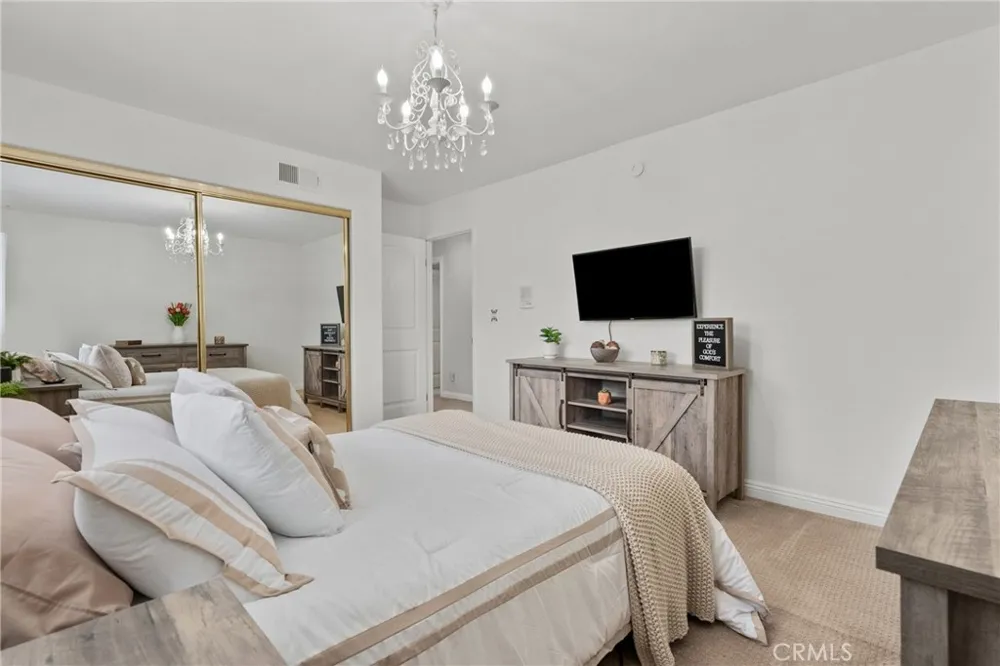6325 Yolanda Tarzana, CA 91335