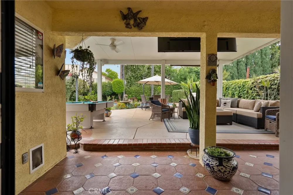 6325 Yolanda Tarzana, CA 91335