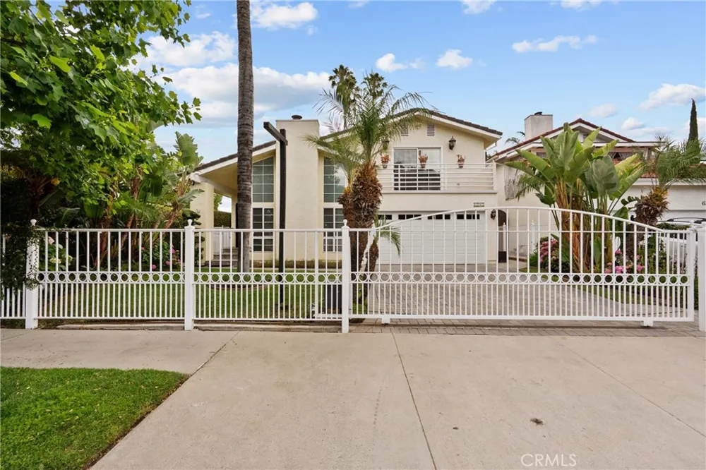 6325 Yolanda Tarzana, CA 91335